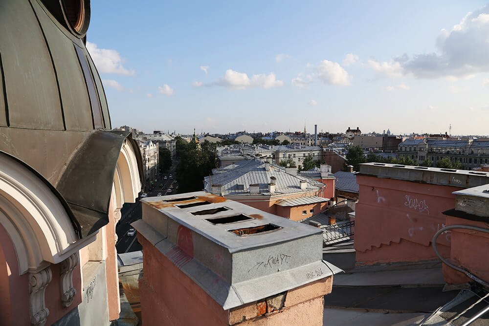 Unusual things to do in St Petersburg Russia: Take a tour of St Petersburg rooftops